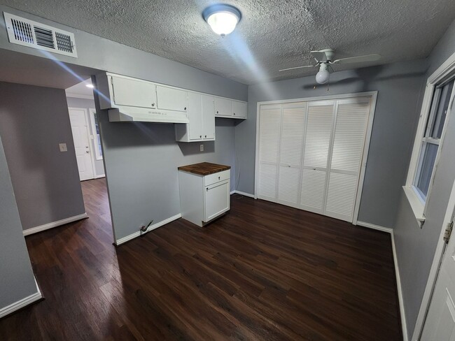 Building Photo - Updated 3 bedroom 1 bath with garage in Va...