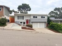 Building Photo - 2555 Sherwood Dr