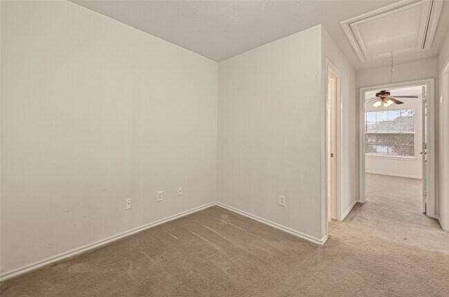 Building Photo - 210 Drake Run Ln