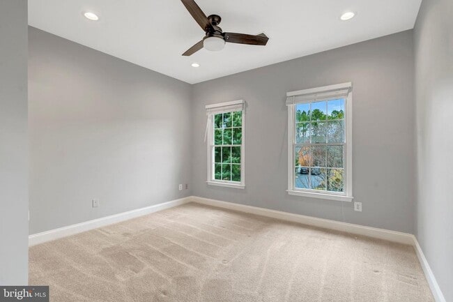 Building Photo - 15053 Doral Pl