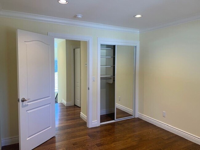 Building Photo - Beautiful Home Downtown Menlo Park