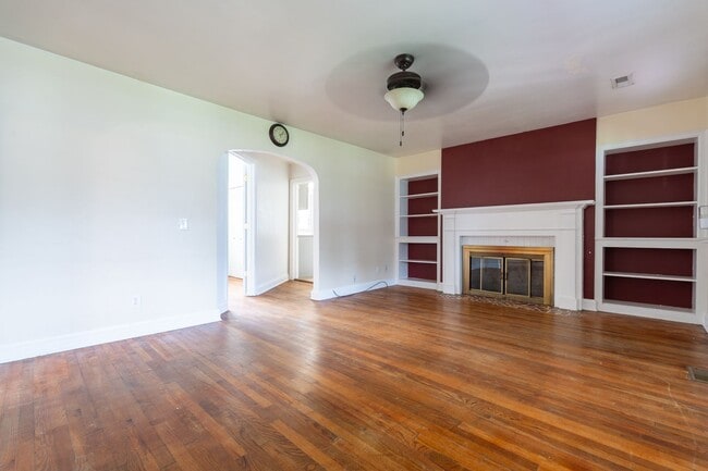 Building Photo - MOVE IN READY 3 Bedroom in Chesapeake!