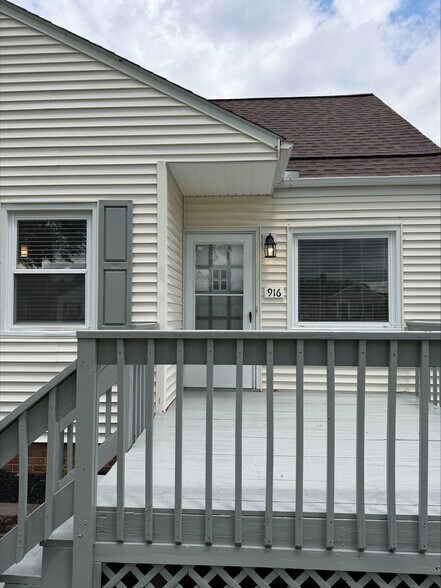 Building Photo - 916 Clearview Ave
