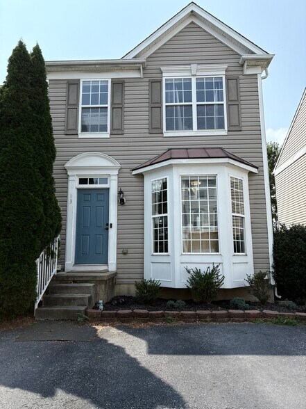 Front - 13 Glennwood Dr