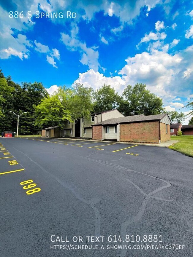 Building Photo - 886 S Spring Rd