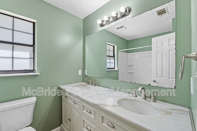 Building Photo - 539 Hunterdale Rd