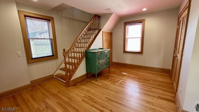 Building Photo - 12 Maple Ave