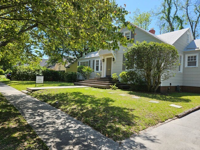 Building Photo - 3 Bed 3 Bath Home in the Heart of Midtown Savannah