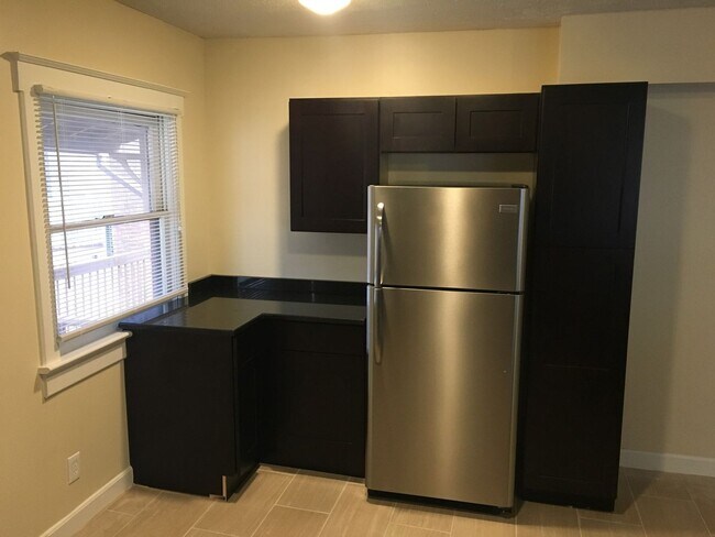 Building Photo - 1445