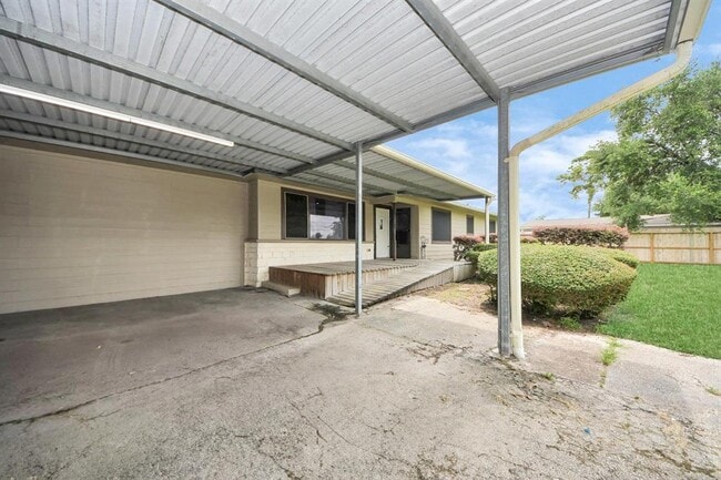 Building Photo - 6410 Storey Dr