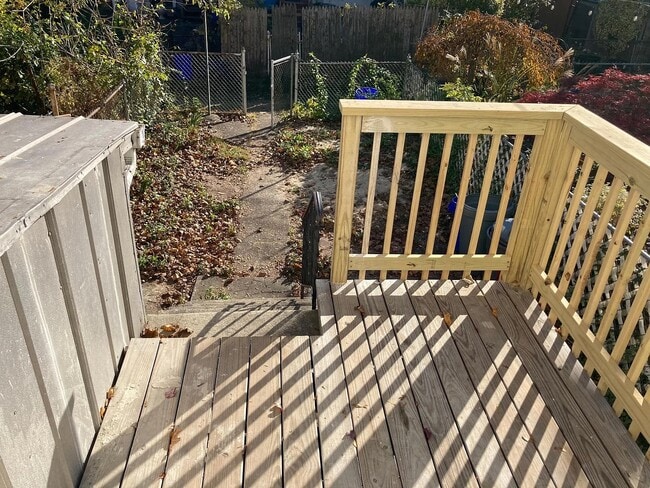 Building Photo - 28 Locust St