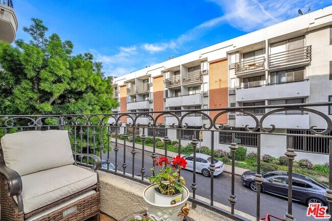 Building Photo - 11740 Sunset Blvd