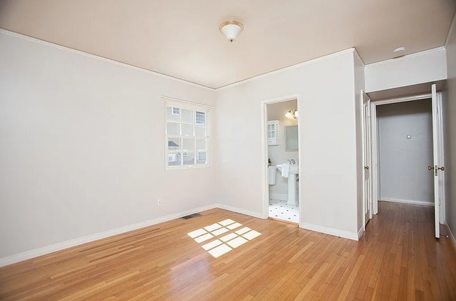 Building Photo - Adorable Loma Portal Bungalow with Fenced ...