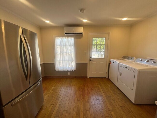 Building Photo - 2434 Florencita Dr W