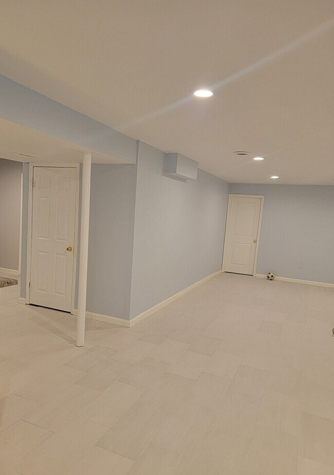 Living Area - 6806 McCormick Rd