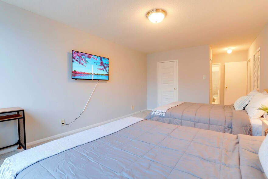 Building Photo - 2111 Richmond Hwy