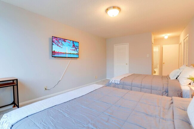 Building Photo - 2111 Richmond Hwy