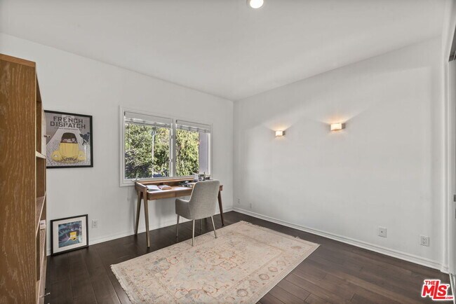 Building Photo - 435 Arnaz Dr