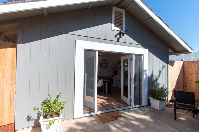 Building Photo - 3390 Cutlas Ct