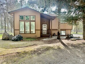 Building Photo - Suncrest Rental