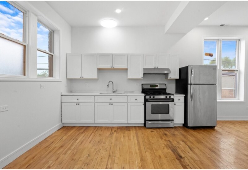 Building Photo - 1309 S Komensky Ave