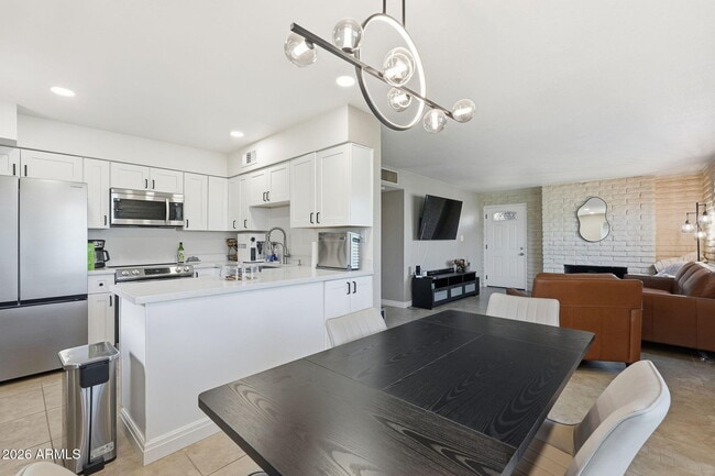 Building Photo - 2015 E Southern Ave