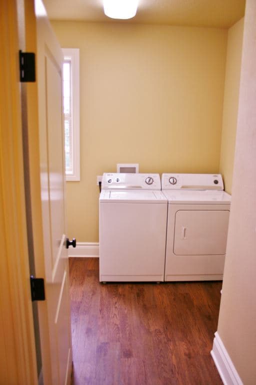 Building Photo - 6 Room, 3 bath