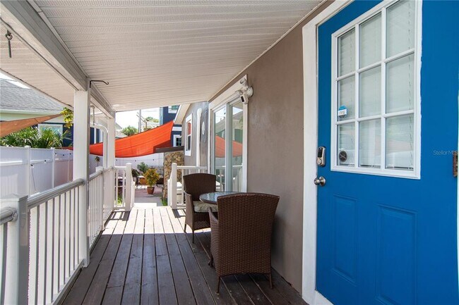 Building Photo - 327 25th St S