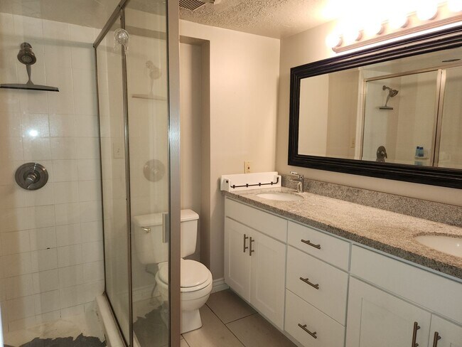 Building Photo - Spacious 5 Bd 2.5 Bath Home in Millcreek