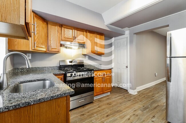 Building Photo - 4935 N Franklin St