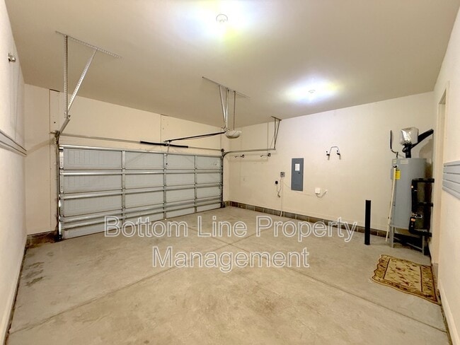 Building Photo - 9006 Blue Ridge Dr