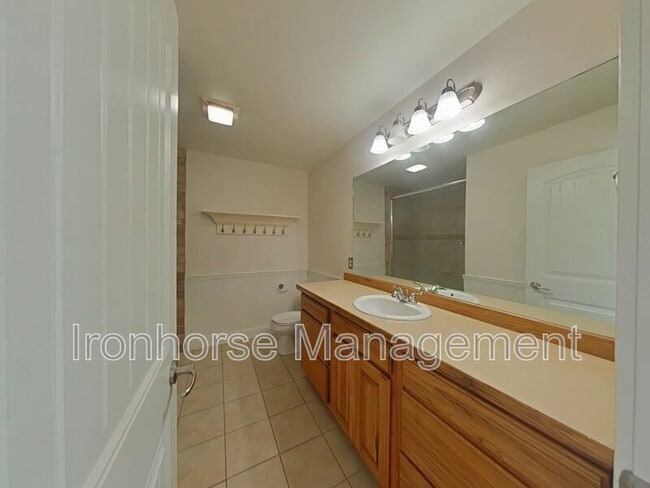 Building Photo - 5471 Glenellen Dr