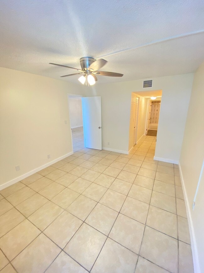 Building Photo - 2029 NW 46th Ave