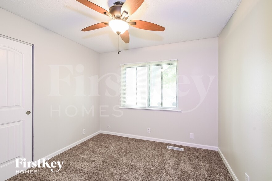Building Photo - 3710 Woodman Dr
