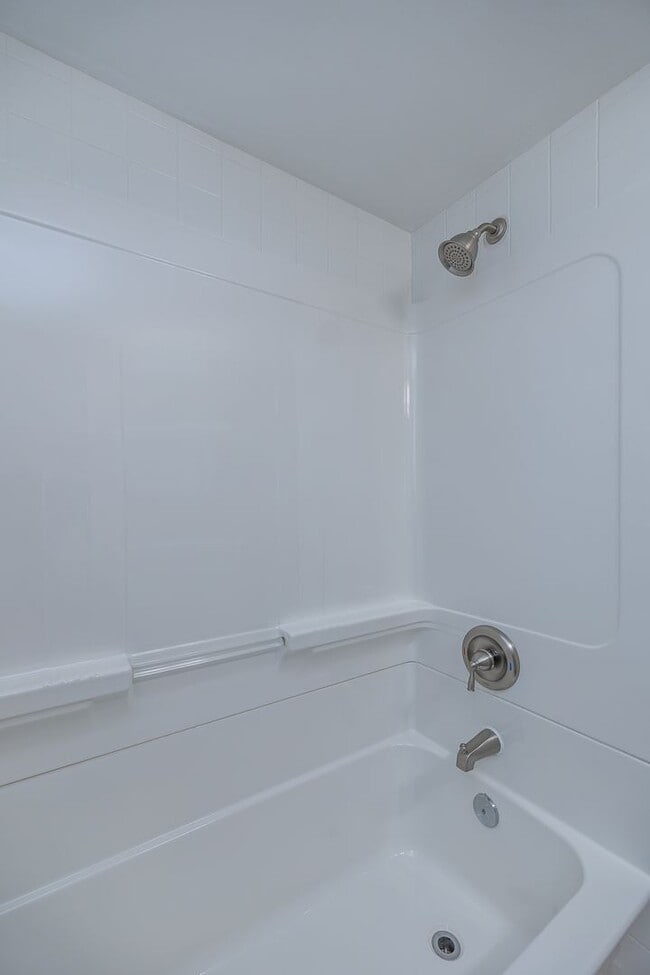 Building Photo - Newly Renovated - Spacious 4 Bedroom - 2 B...