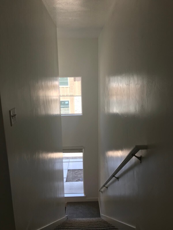 Building Photo - 417 W 40 S