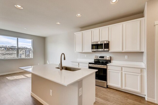 Building Photo - Stunning Modern 2 bedroom Townhome!!!