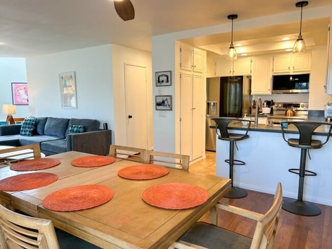 Building Photo - 3674S - Hollywood Beach Hideaway