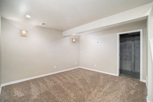 Building Photo - Welcome to this beautifully maintained 4-bedroom, 4-bath home with a dedicated office space