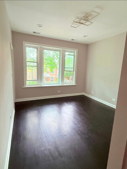 Building Photo - 3242 N Monticello Ave