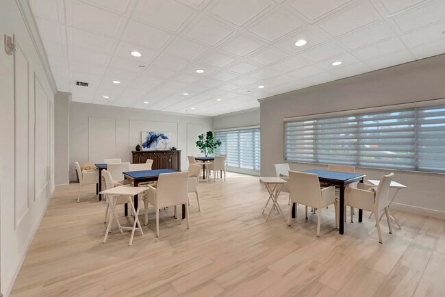 Building Photo - 4301 N Ocean Blvd