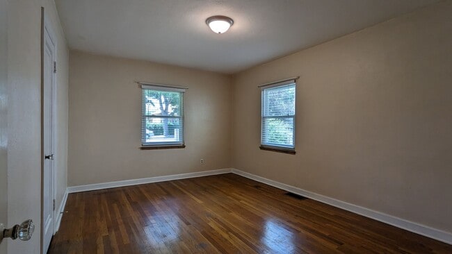 Building Photo - 3 Bed 2 Bath Near Downtown COS
