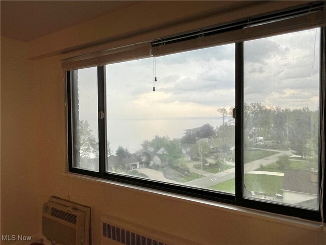 Building Photo - 11720 Edgewater Dr