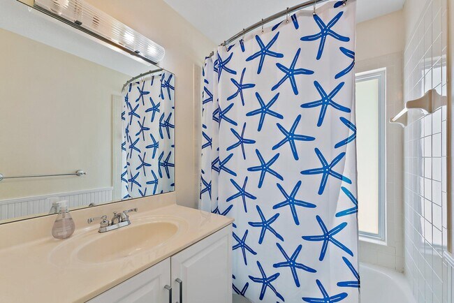 Building Photo - 107 Mako Ln
