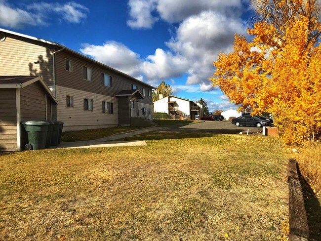 Building Photo - 2553 South Ridge Dr