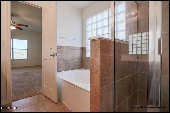 Building Photo - 1345 Fito Hernandez St