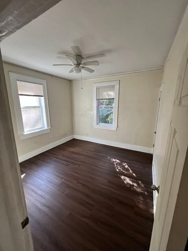 Building Photo - 1205 E 38th St