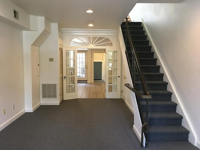 Building Photo - 702 N 2nd St