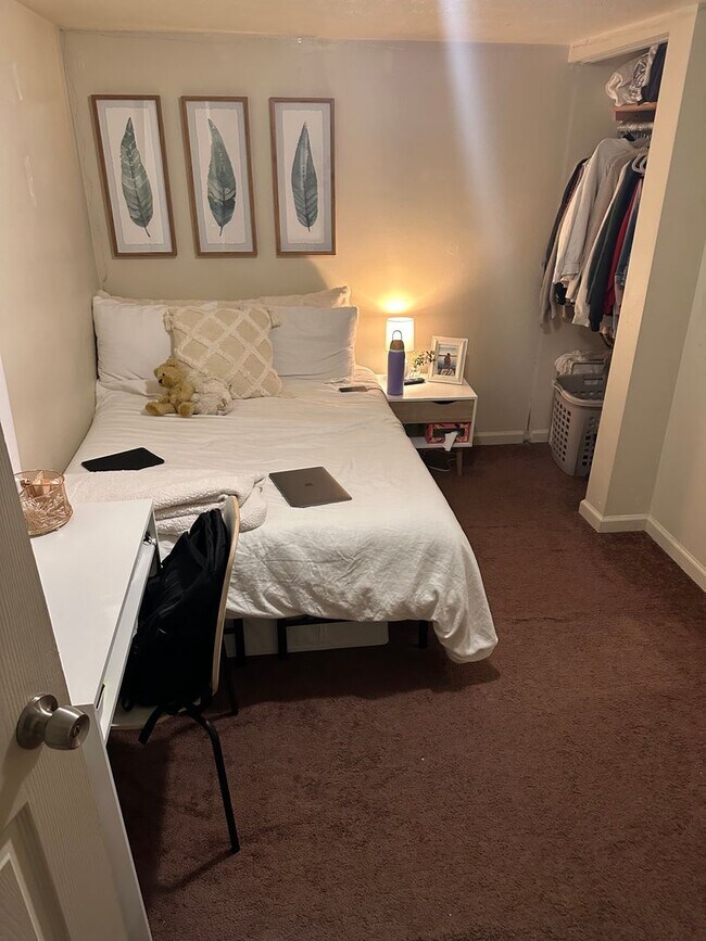 Building Photo - 1927 Fox Wy