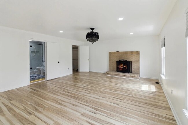 Building Photo - 5242 Cedarhurst Dr